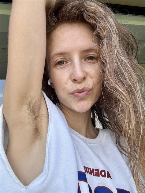 hairy sara|Full bush : r/BushLovers